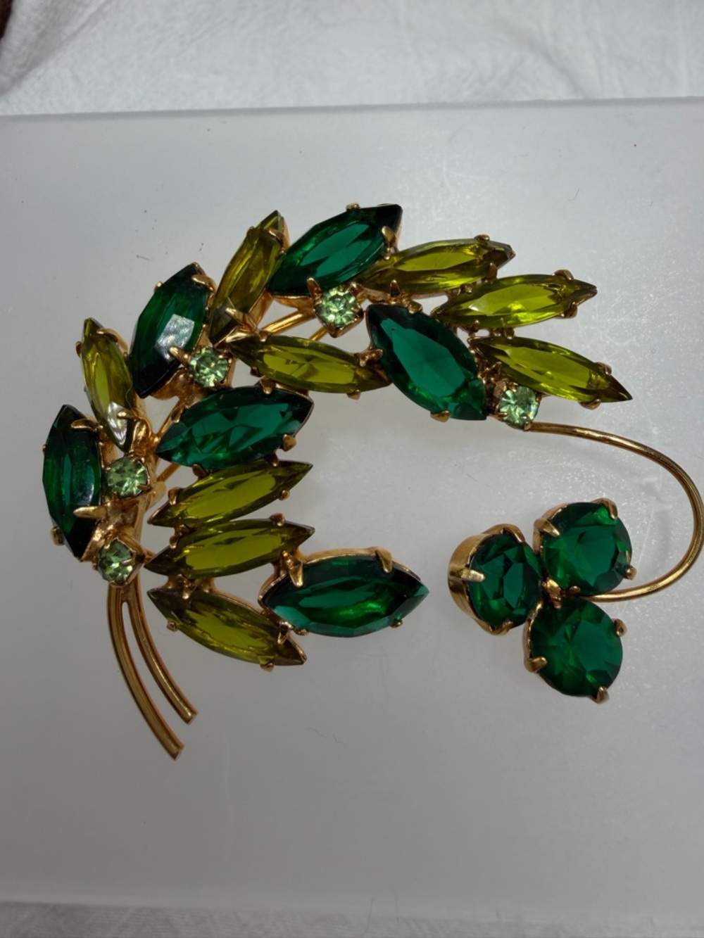 Vintage Art Deco Green Crystal Floral Brooch #475UR